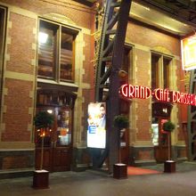 日曜日の朝は閉まってました