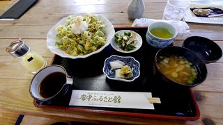 ここのちりめんかき揚げ丼は美味しい