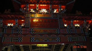 へびやすっぽんを食べさせてくれるお店もありました。熱気ムンムンちょっとディープな夜市でした。