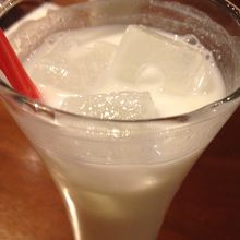 ラッシーはヨーグルトドリンクみたいでした。