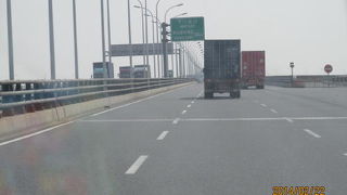 東海大橋は総長：32.5キロメートルの世界で3番目に長い海上橋です。