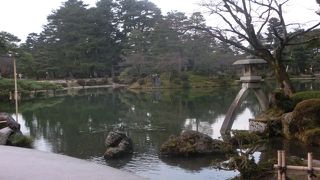 早朝でゆっくり楽しめた徽軫灯籠