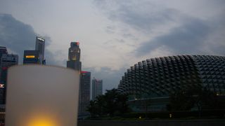 夜景を楽しみながら一杯！