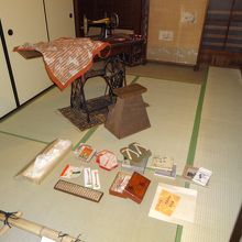 実際に奥さまなどが使用されていたミシンなど。