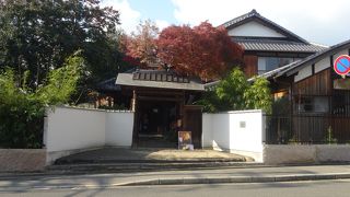 日本画家、木島櫻谷さんの旧邸（和館・洋館）です。