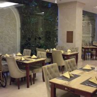 1階の朝食レストラン。清潔感があります。