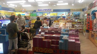 制限エリア内とエリア外のショップでは異なる風情でした