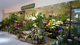 パリのような素敵なお花屋さん！