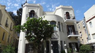 80年前の「モダンさ」をほうふつさせます。