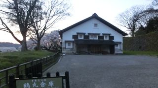 国の重要文化財の鶴丸倉庫