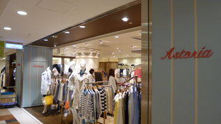 カジュアルからややフォーマルな服まで