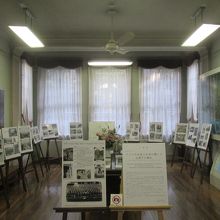 旧館で唯一解放されているホールは旧待合室でした…企画展開催中