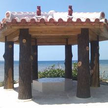 あずまやで休憩しながらのんびり海を眺めたい場所です