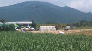 石垣島内での山岳風景の被写体として必ず登場する県下の最高峰です