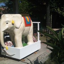 東南アジアのお寺を彷彿とさせてくれる光景でした