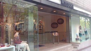 ニット製品が有名なイタリアブランドの路面店