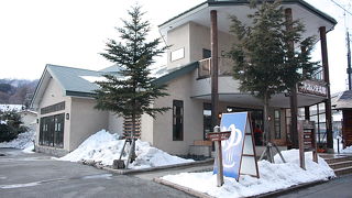 街の中の小さな湯