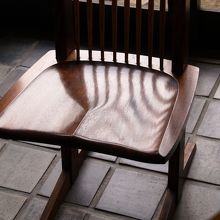 ジョージナカシマの片持ち足の椅子の座面の詳細
