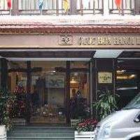 町中にあるホテル