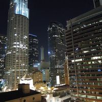 ダウンタウンの夜景をオープンエアーで感じる！