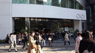 時間つぶしなら地下のカフェへ