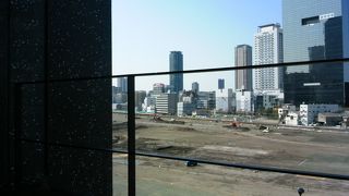 ウメダカモツエキアト