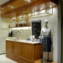 ビストロのカウンターのようなスタイル