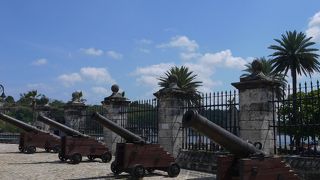 カバーニャ要塞と向かい合うような感じで