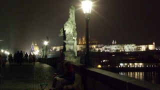 プラハ観光の定番　カレル橋