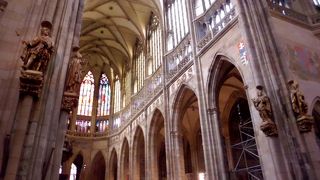 ムハのステンドグラスでも有名