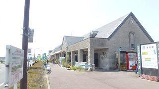 地元の野菜やお花などがいっぱい