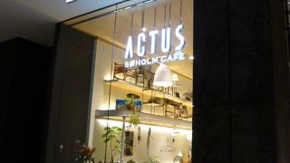 カフェも併設しています