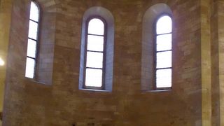 赤い外観の聖イジー教会