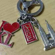 『ARCH』で購入したKLキーホルダー。