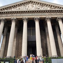 マドレーヌ教会外観