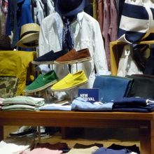 休日のウェアも揃っています