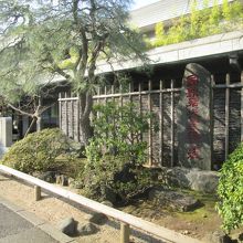 境内には２つの碑がありました