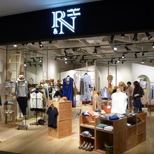 ３つのブランドのセレクトショップ