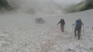 日本三大雪渓の筆頭