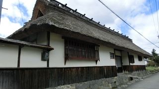 門なのに住めちゃうんですね、だから長屋門！