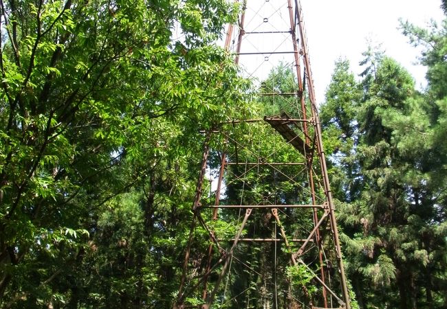 世界館よりも周りの石油採掘施設の遺構がたまらなくよかった