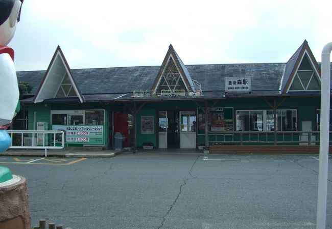 駅前には桃太郎