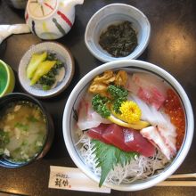 海鮮丼