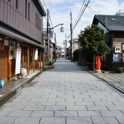 織物の機械を動かす音