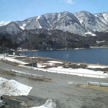 白馬の白い山々と青い湖面がいい取り合わせの風景でした。