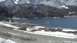 大糸線から見渡せる静かな湖面