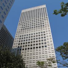 新宿駅から地下通路を使って行けます By Tmpton ｋｄｄｉビルのクチコミ フォートラベル