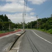 ４つのグスク(沖縄方言で城)跡が道沿いにある