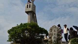 急な階段・・・２人上がるのが精いっぱい