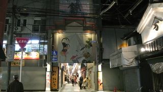 夜歩いても雰囲気がある通り